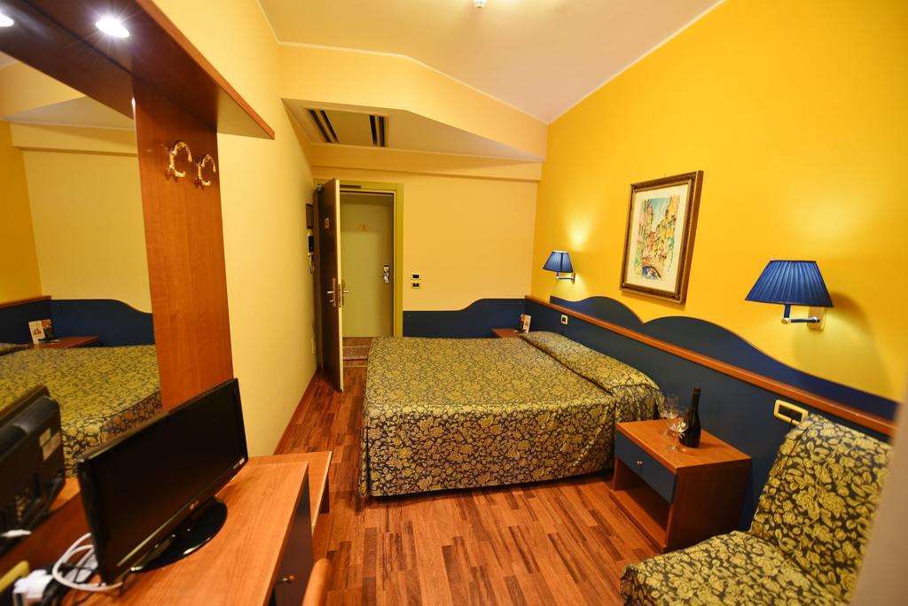 Hotel Al Castello Pomezia Quarto foto