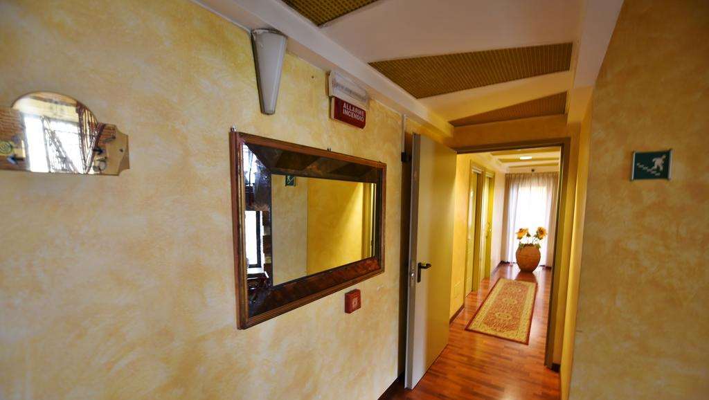 Hotel Al Castello Pomezia Comodidades foto